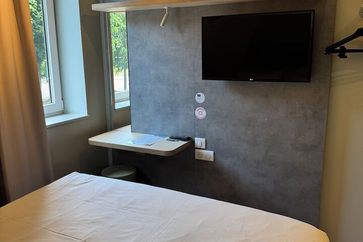 Room 8 of 47