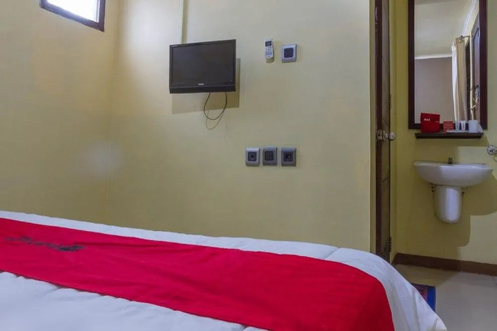 Room 5 of 14