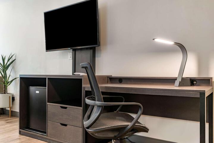 2 Queen Beds Pet Friendly Room Work Desk Microwave and Refrigerator Full Breakfast (8 of 18)