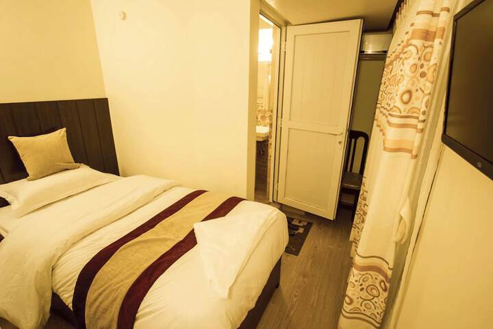Room 7 of 15