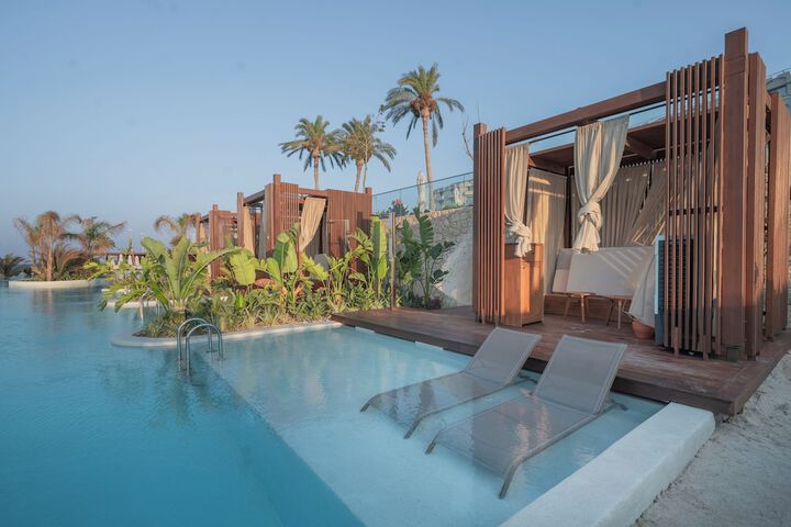 Pool Hotel