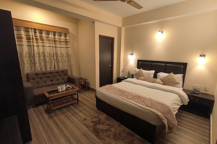 Room 10 of 13