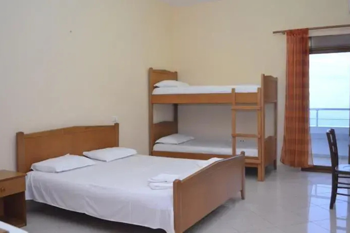 Room 8 of 10