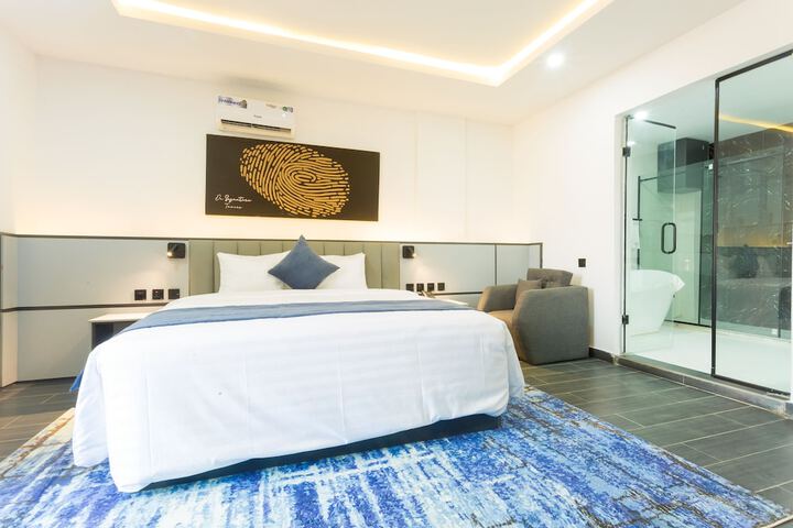 Room 3 of 32