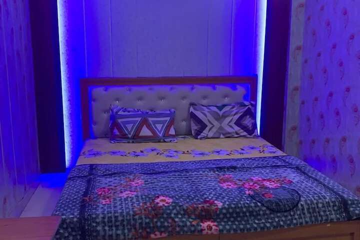 Room 6 of 20