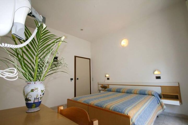 Room 6 of 45