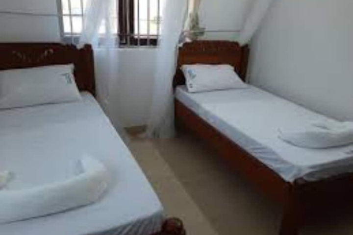 Room 8 of 14