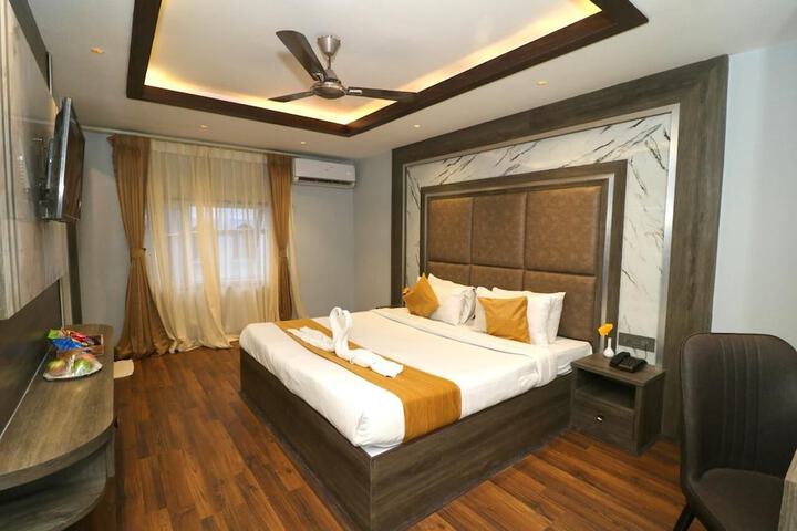 Room 9 of 25