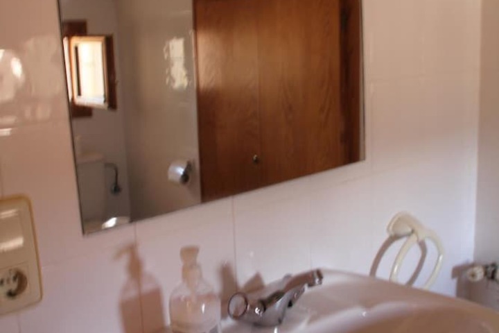 Room 32 of 67