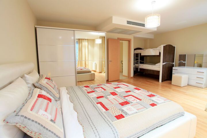 Room 8 of 74