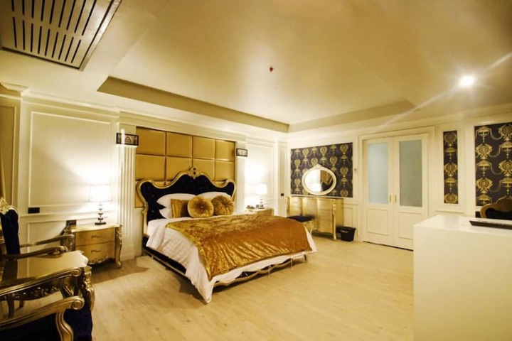 Room 37 of 60