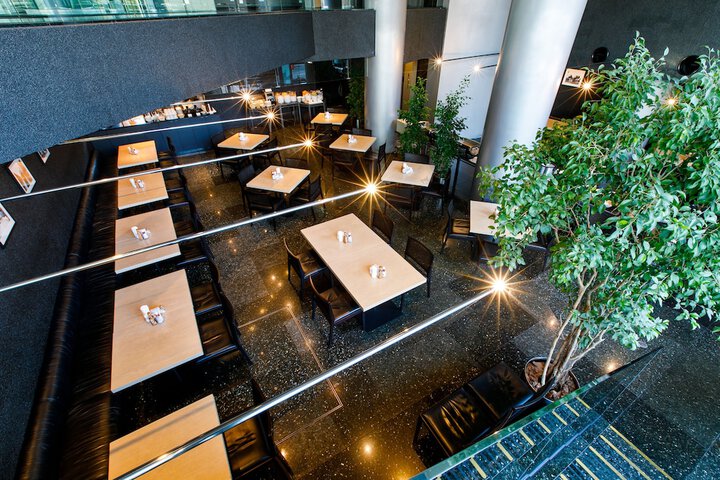 Dining 40 of 48