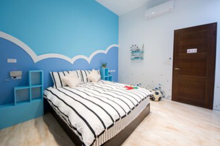 Room 10 of 19