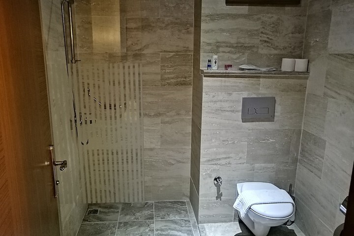 Room 21 of 38