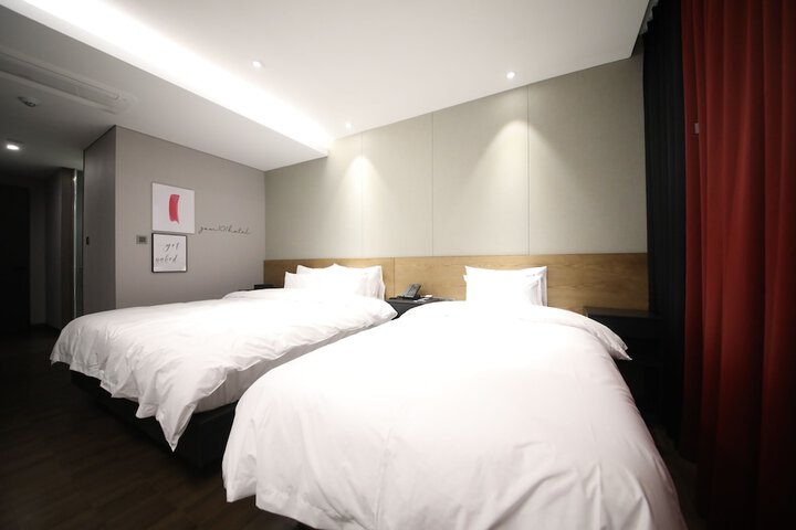 Room 32 of 117