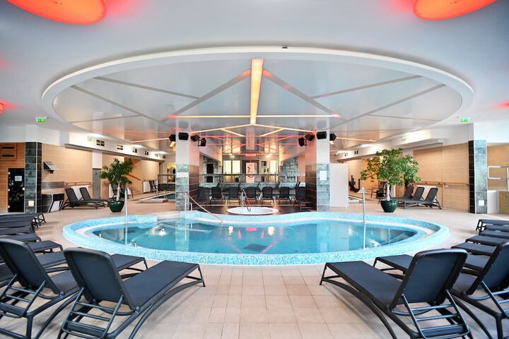 Pool 39 of 102