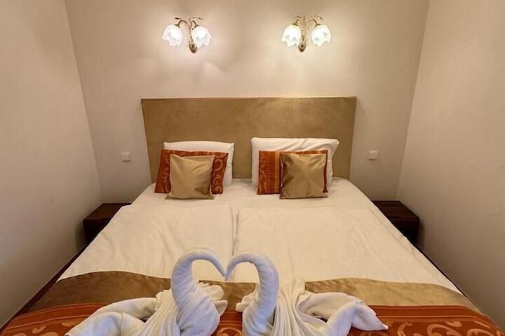 Room 35 of 106