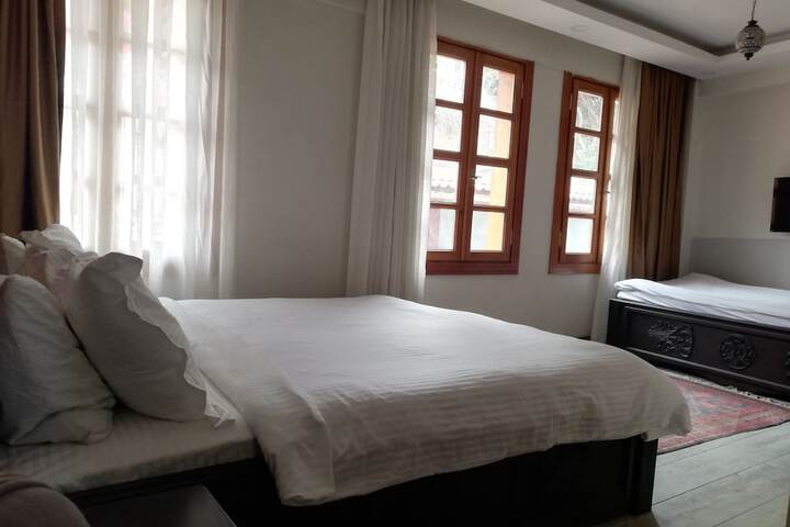 Room 33 of 49
