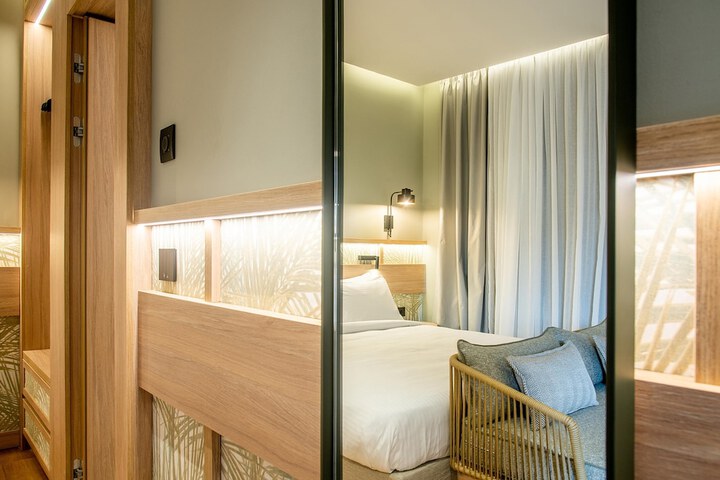 Room 44 of 328