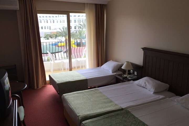 Room 15 of 40