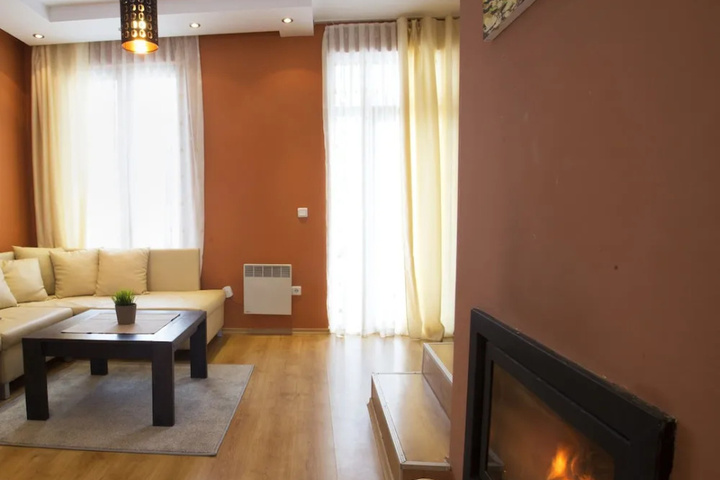 Room 5 of 16