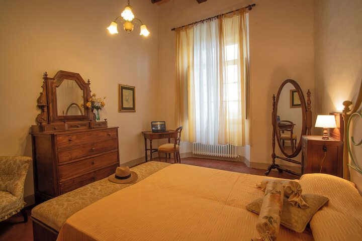 Room 3 of 82