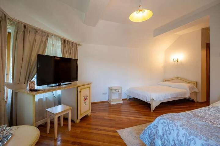 Room 25 of 93