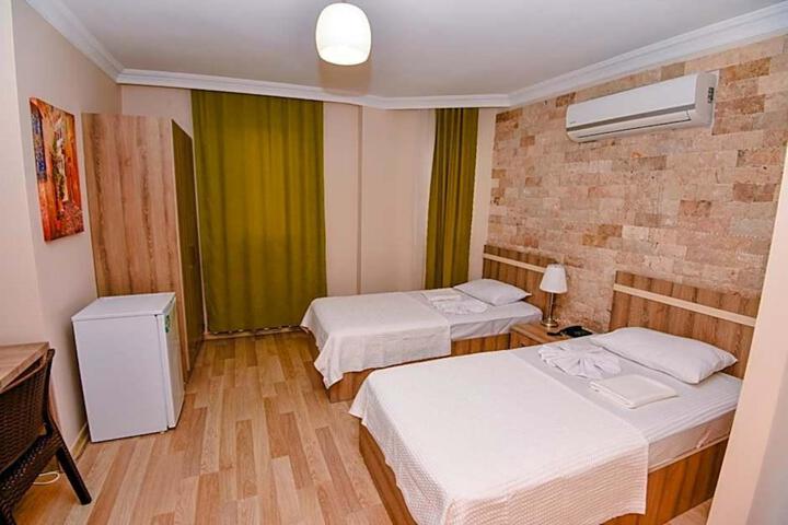 Room 4 of 27