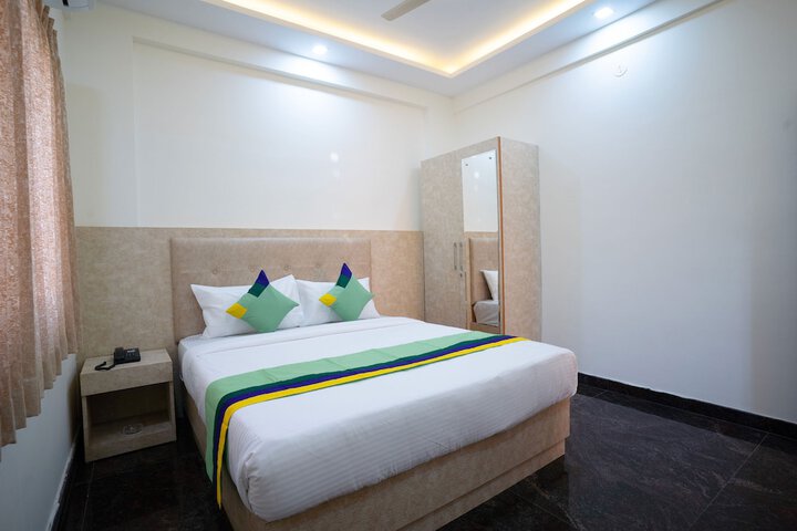 Room 17 of 25