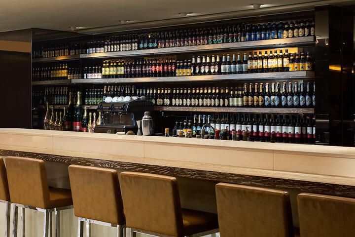 Hotel Bar