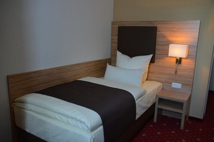 Room 9 of 20