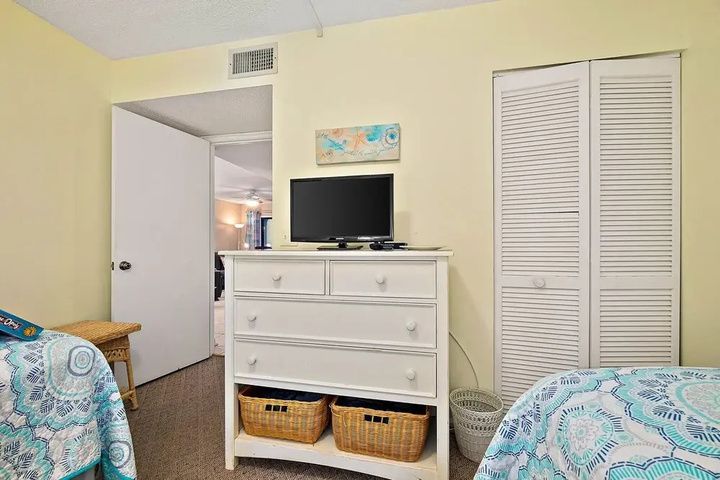 Room 2 of 16