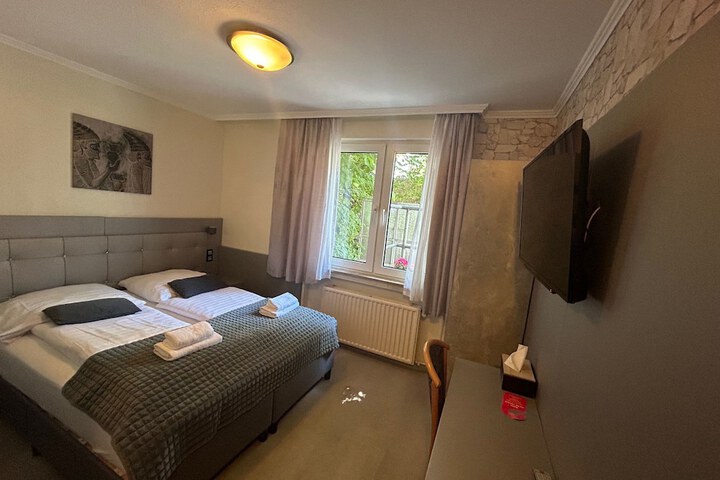 Room 6 of 44