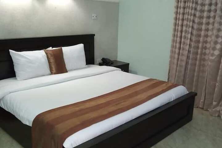 Room 4 of 20