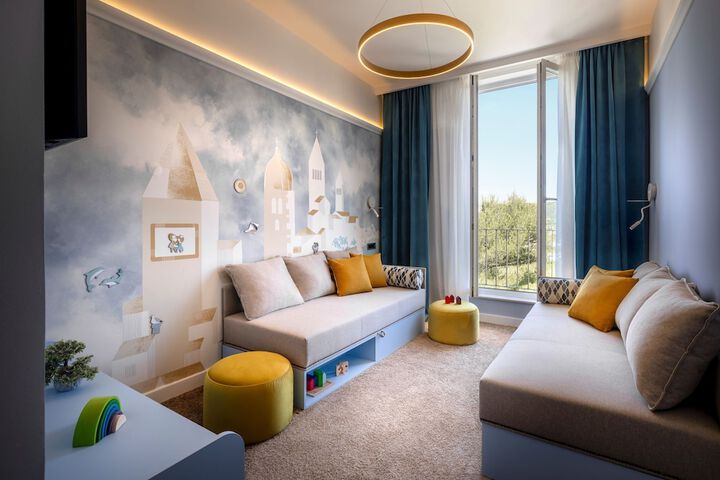 Room 6 of 75