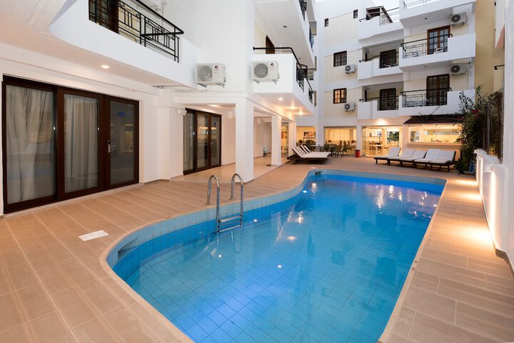 Pools & Facilities