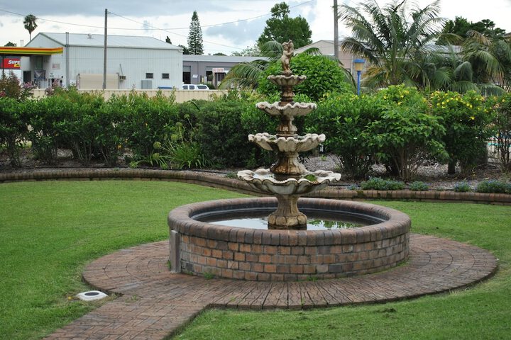 Hotel Exterior 25 of 27