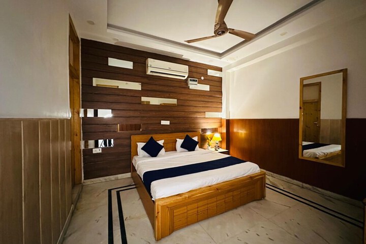 Room 4 of 20