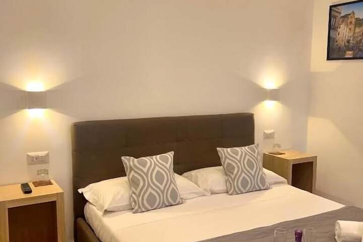 Room 10 of 25