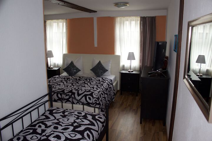 Room 10 of 42
