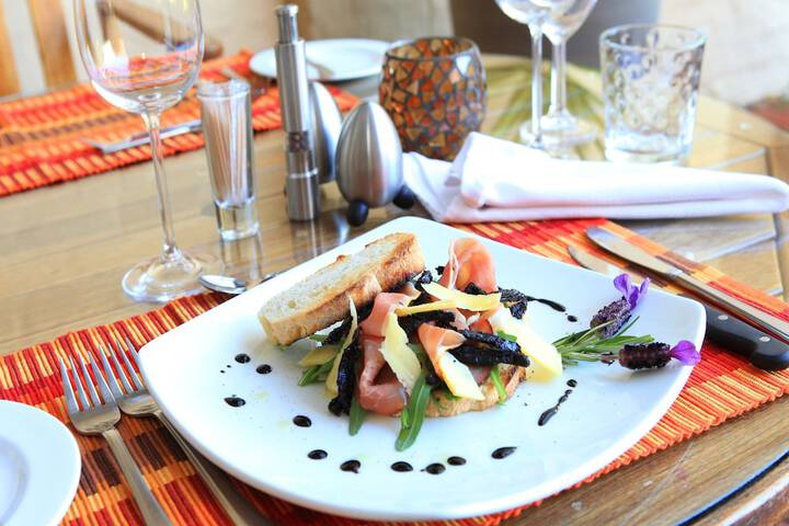 Dining 90 of 175