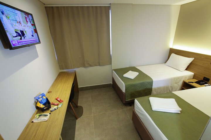 Room 7 of 32