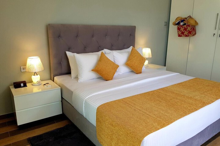 Room 8 of 38