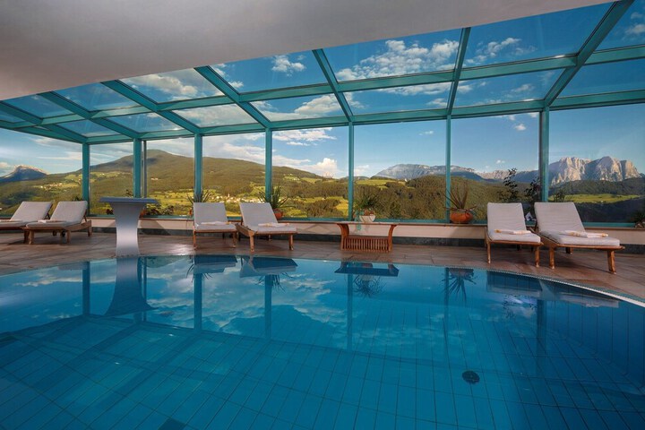 Hotel with Pool