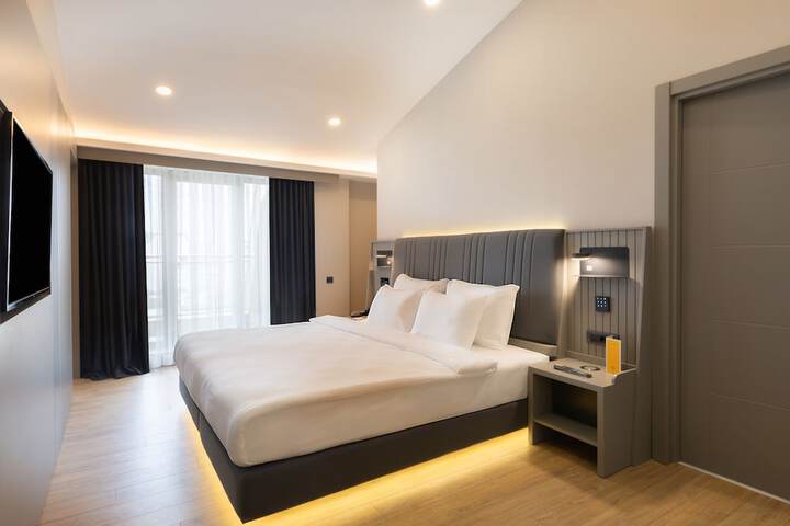Room 32 of 96