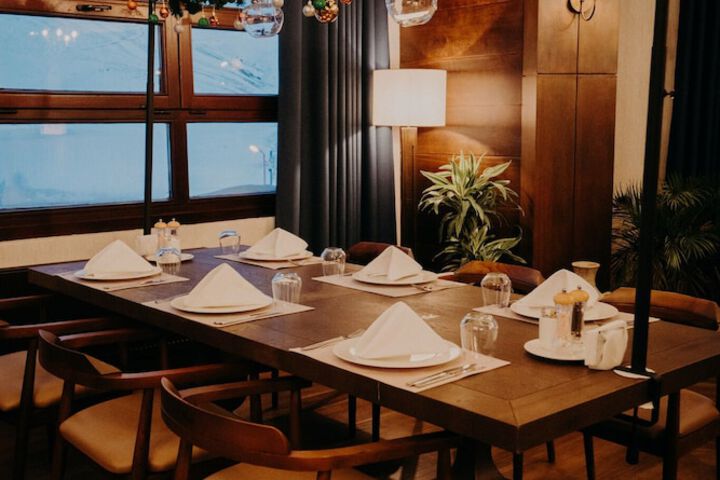 Dining 90 of 120