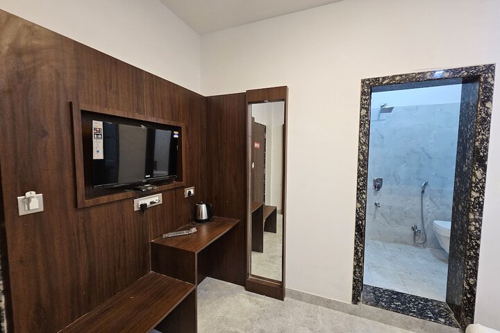 Room 21 of 38