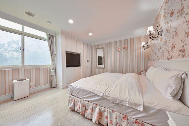 Room 13 of 34