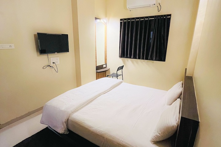 Room 11 of 26
