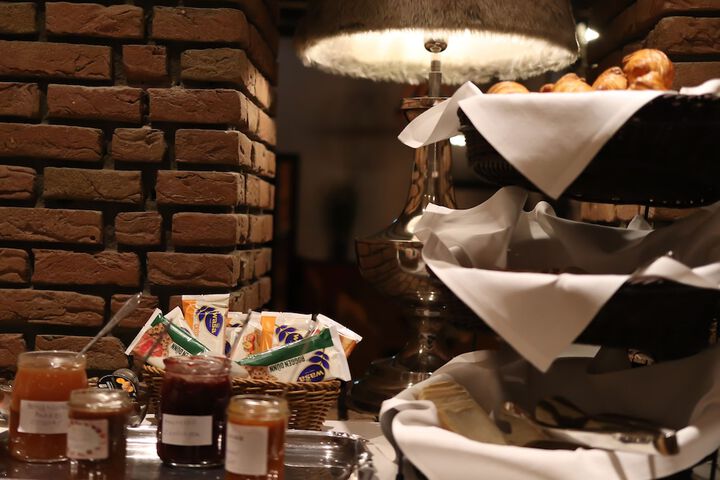 Dining 38 of 44